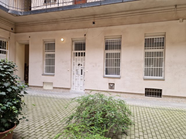 Eladó téglalakás, Budapesten, VI. kerületben 84.6 M Ft, 2 szobás