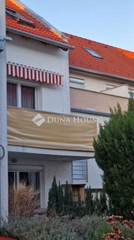 Kiadó téglalakás, albérlet, Pécsett 240 E Ft / hó, 3 szobás