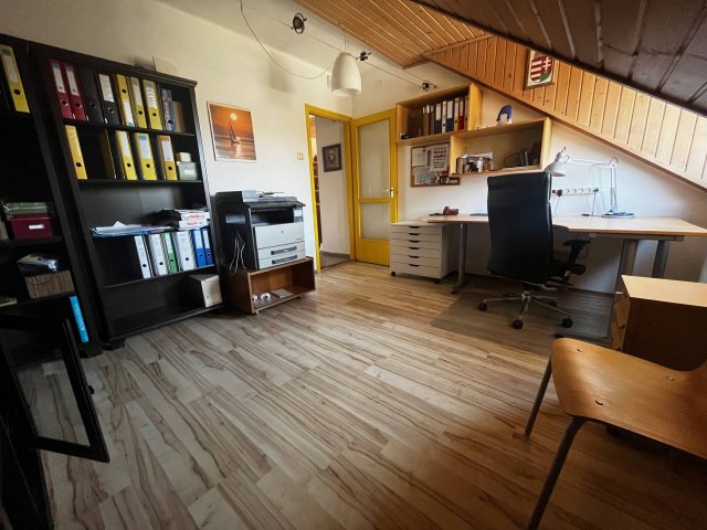 Eladó családi ház, Tatán 147 M Ft, 3+4 szobás