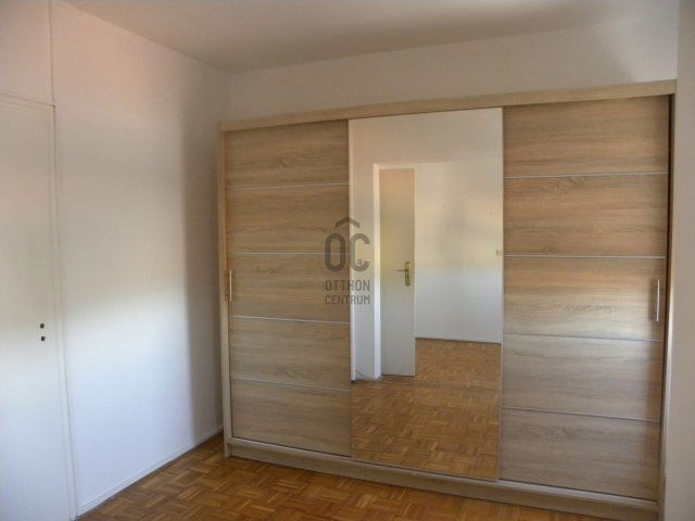 Eladó panellakás, Mohácson 32 M Ft, 3 szobás