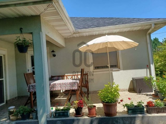 Eladó családi ház, Komáromban 97 M Ft, 4 szobás