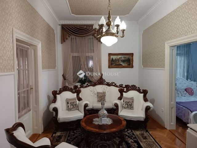 Eladó családi ház, Szegeden 269 M Ft, 6 szobás