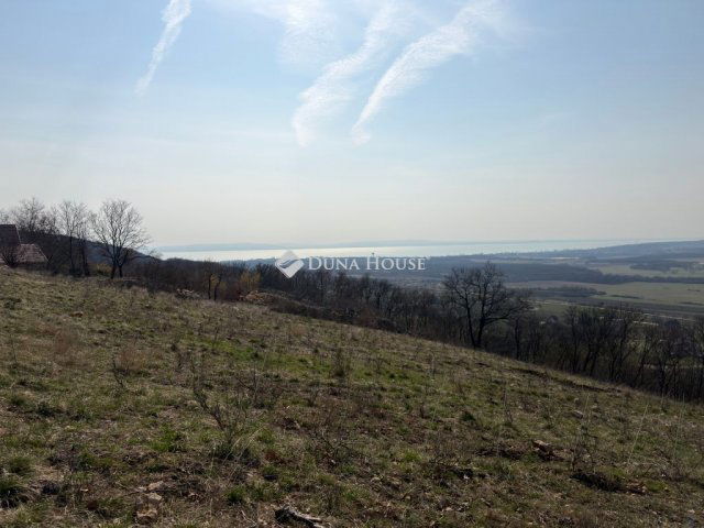 Eladó telek, Balatoncsicsón 140 M Ft / költözzbe.hu