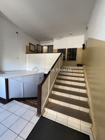 Eladó panellakás, Veszprémben 51.9 M Ft, 2 szobás