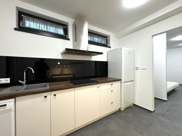 Kiadó téglalakás, albérlet, Pécsett 150 E Ft / hó, 1 szobás