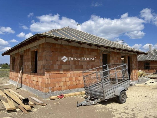 Eladó ikerház, Inárcson 89 M Ft, 4 szobás / költözzbe.hu