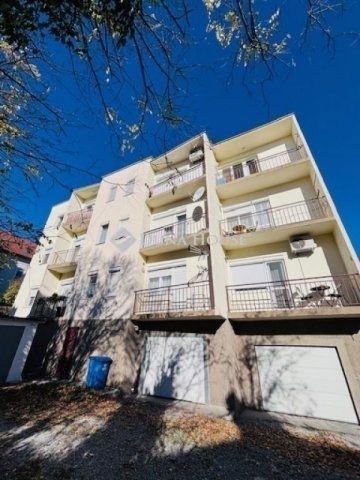 Eladó téglalakás, Pécsett 59.9 M Ft, 2 szobás