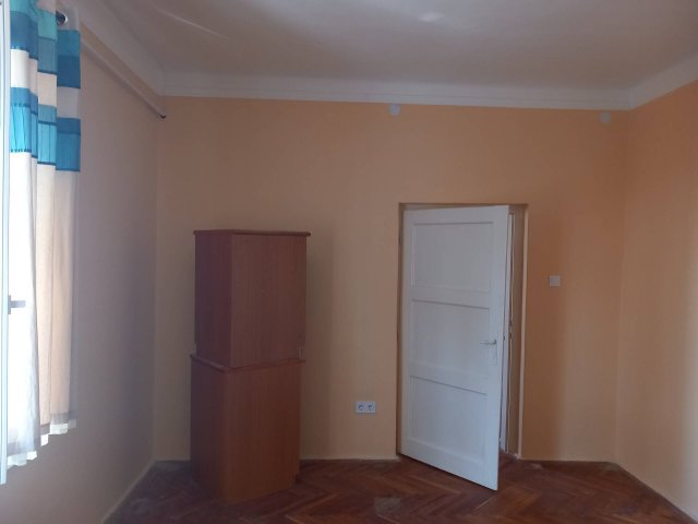 Kiadó téglalakás, albérlet, Szolnokon 125 E Ft / hó, 2 szobás