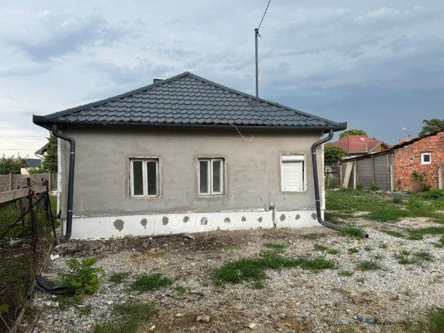 Eladó családi ház, Poroszlón 24 M Ft, 1+2 szobás
