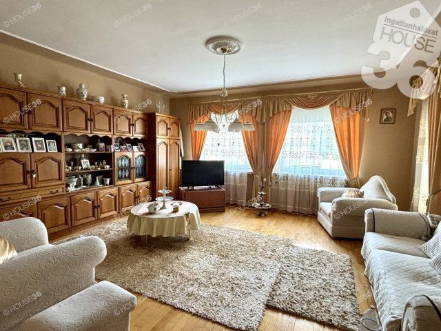 Eladó üzlethelyiség, Kiskunfélegyházán 249.9 M Ft