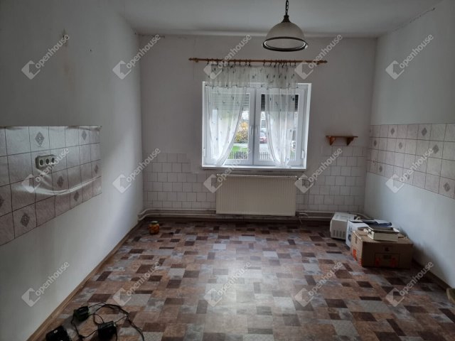 Eladó családi ház, Nyúlon 57.2 M Ft, 2 szobás