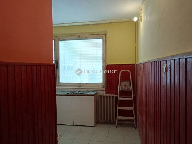 Eladó panellakás, Cegléden 42 M Ft, 2 szobás