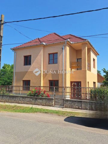 Eladó családi ház, Tiszaföldváron 43 M Ft, 6 szobás