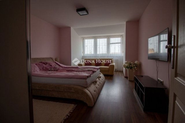 Eladó családi ház, Szegeden 409 M Ft, 6 szobás