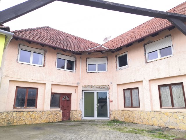 Eladó hotel, Pilisborosjenőn, Vár utcában 219 M Ft, 14 szobás