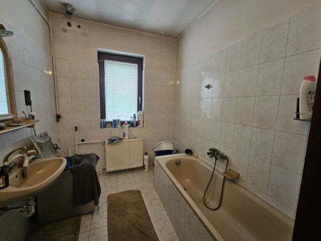 Eladó családi ház, Érden 209.9 M Ft, 9 szobás