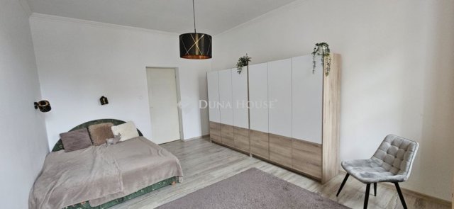 Eladó téglalakás, Szolnokon 29.99 M Ft, 1 szobás