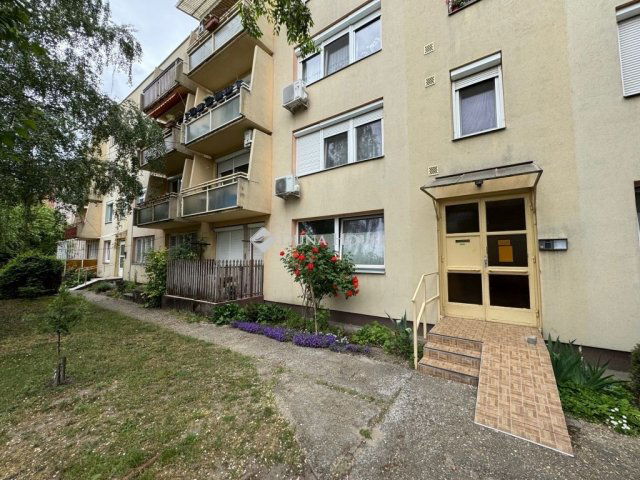 Eladó panellakás, Kecskeméten 43.4 M Ft, 2 szobás