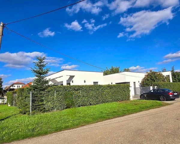 Eladó családi ház, Deszken 309 M Ft, 5+2 szobás