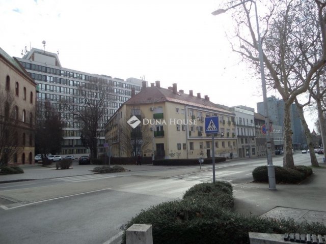 Eladó téglalakás, Pécsett 43 M Ft, 2 szobás