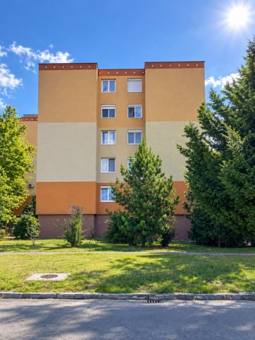Eladó panellakás, Győrött 47.5 M Ft, 3 szobás