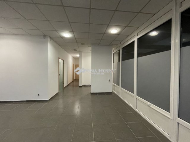 Kiadó üzlethelyiség, Zalaegerszegen 300 E Ft / hó