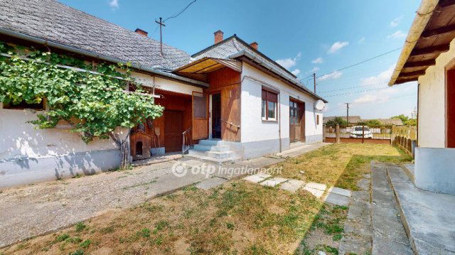 Eladó családi ház, Dombrádon 20 M Ft, 2+1 szobás