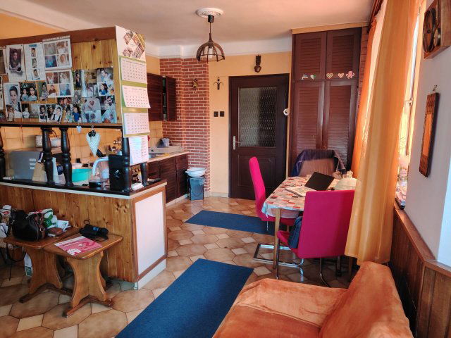 Eladó családi ház, Pécsett 85 M Ft, 4+2 szobás