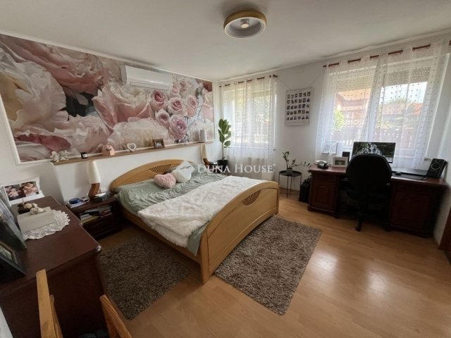 Eladó családi ház, Dunaharasztin 158 M Ft, 6+1 szobás