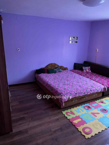 Eladó családi ház, Fegyverneken 9 M Ft, 2 szobás