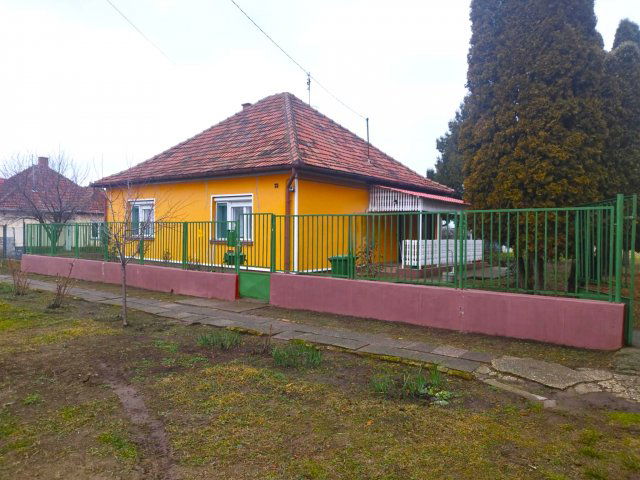 Eladó családi ház, Kisszálláson 20 M Ft, 2 szobás