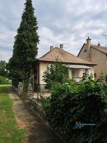 Eladó családi ház, Süttőn 40 M Ft, 3+1 szobás