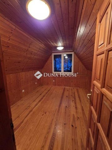 Eladó családi ház, Budapesten, III. kerületben 74.8 M Ft