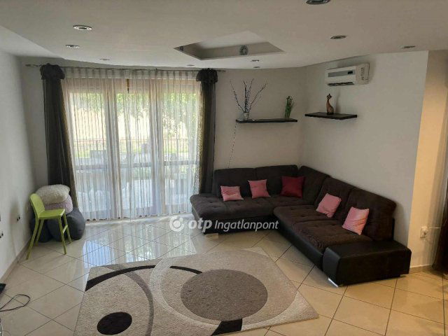 Eladó sorház, Hajdúszoboszlón 103.9 M Ft, 3+2 szobás