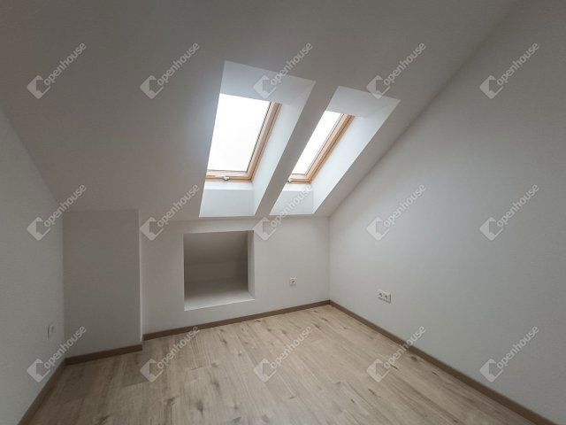 Eladó téglalakás, Sopronban 110 M Ft, 5 szobás