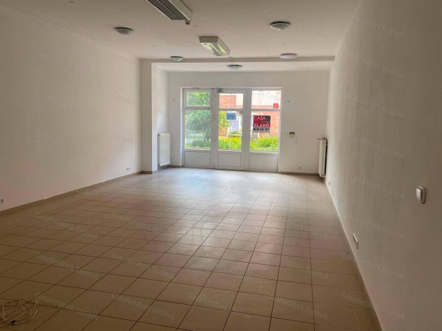 Kiadó üzlethelyiség, Szolnokon 130 E Ft / hó, 1 szobás