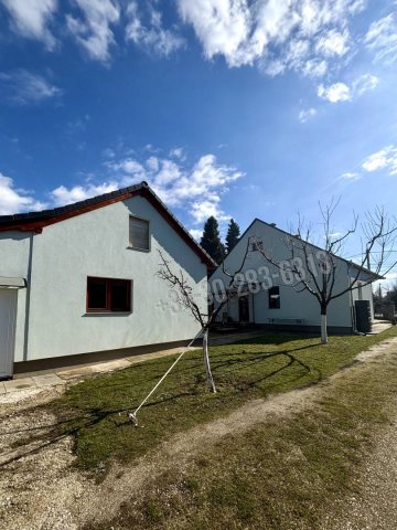 Eladó családi ház, Balatonszárszón 96.8 M Ft, 4 szobás