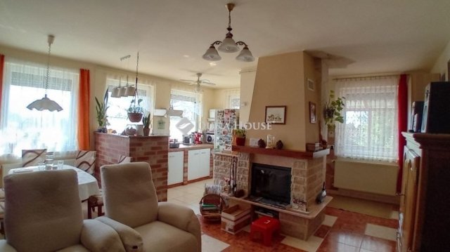 Eladó családi ház, Tárnokon 79.5 M Ft, 5 szobás