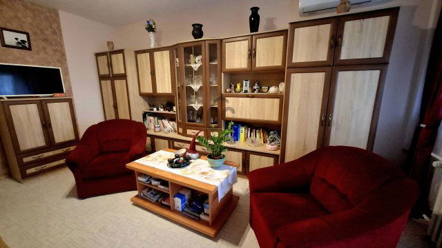 Eladó panellakás, Pécsett 46.99 M Ft, 2 szobás