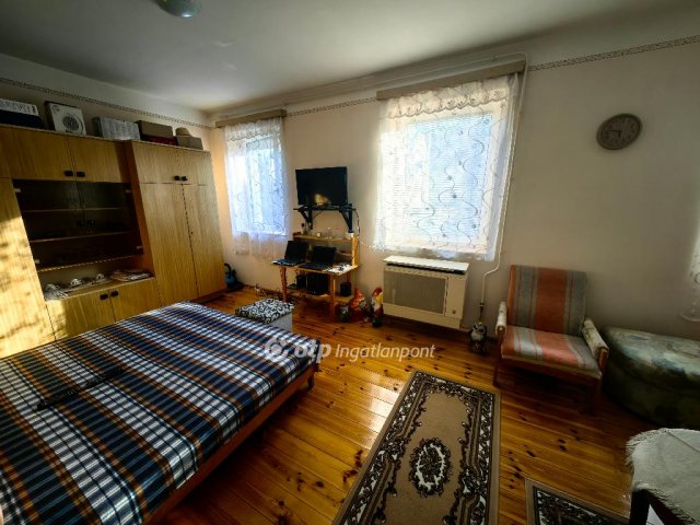 Eladó téglalakás, Kunhegyesen 5.99 M Ft, 1 szobás