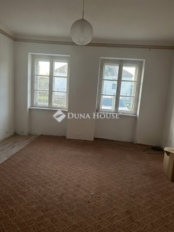 Eladó téglalakás, Mosonmagyaróváron 35.9 M Ft, 3 szobás