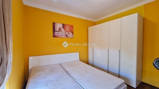 Kiadó panellakás, albérlet, Pécsett 170 E Ft / hó, 2 szobás