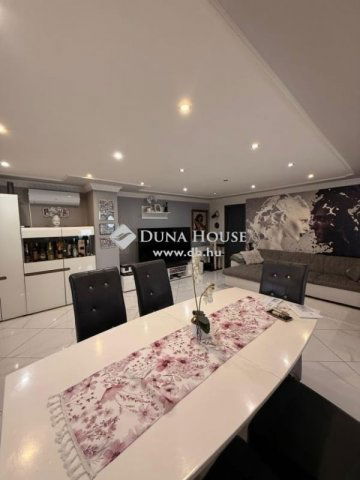 Eladó családi ház, Mohácson 134.9 M Ft, 9 szobás