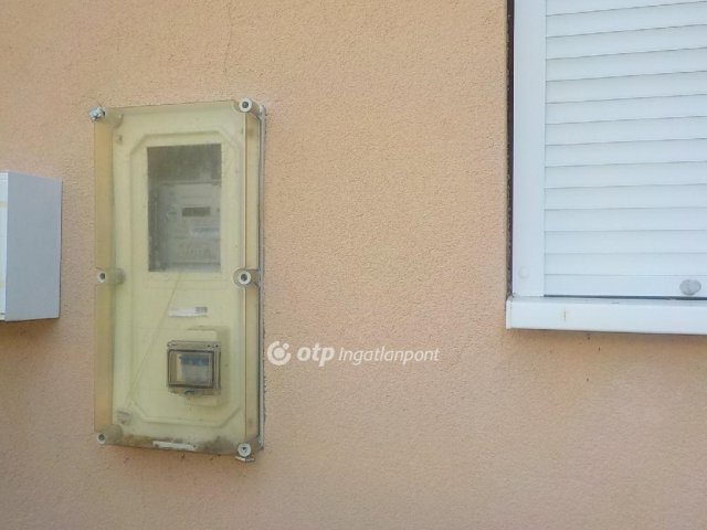 Eladó családi ház, Göllén 29.8 M Ft, 1 szobás