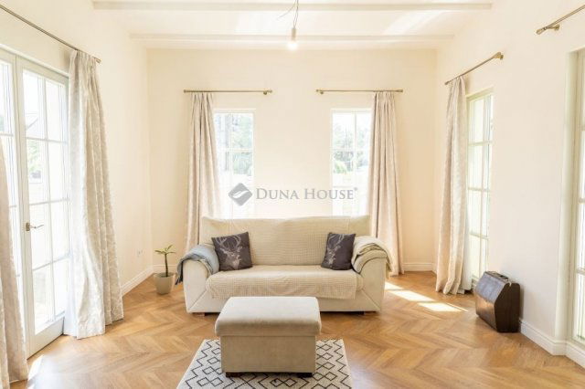 Eladó családi ház, Szentendrén 179.9 M Ft, 5 szobás