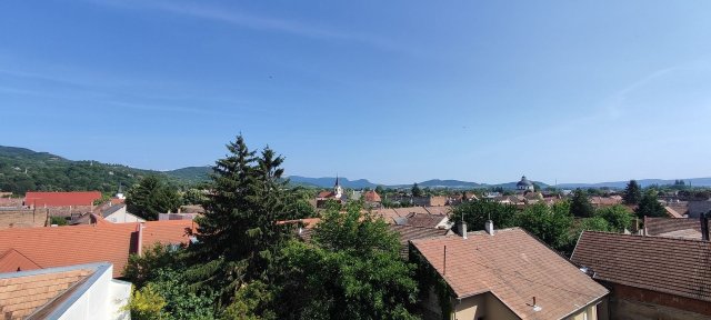 Eladó téglalakás, Esztergomban 67 M Ft, 2 szobás