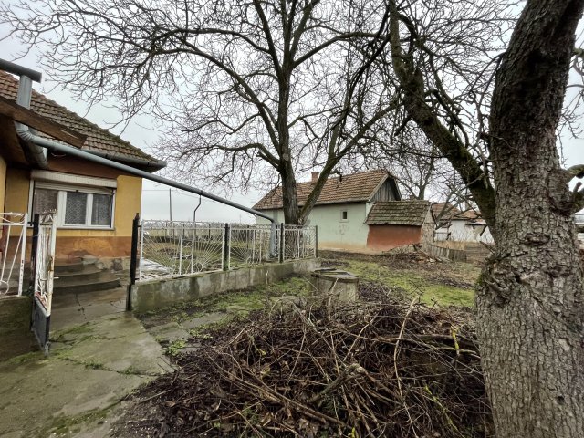 Eladó családi ház, Jásziványon 9.5 M Ft, 3 szobás