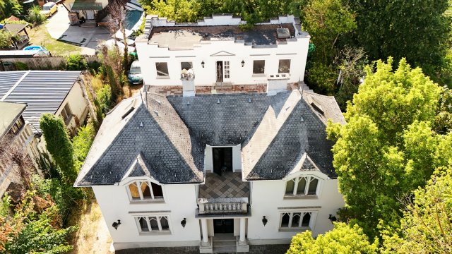 Eladó családi ház, Sződligeten 159.9 M Ft, 7 szobás