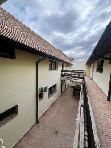 Kiadó téglalakás, albérlet, Pécsett 180 E Ft / hó, 3 szobás
