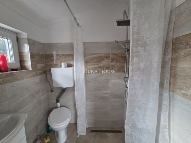 Eladó családi ház, Szigetszentmiklóson 95 M Ft, 3 szobás